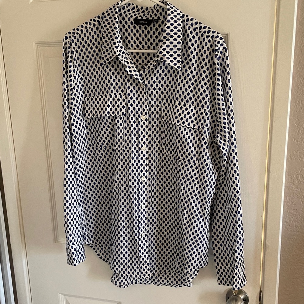 Apt. 9 Long Sleeve Women’s Button-Up Shirt L